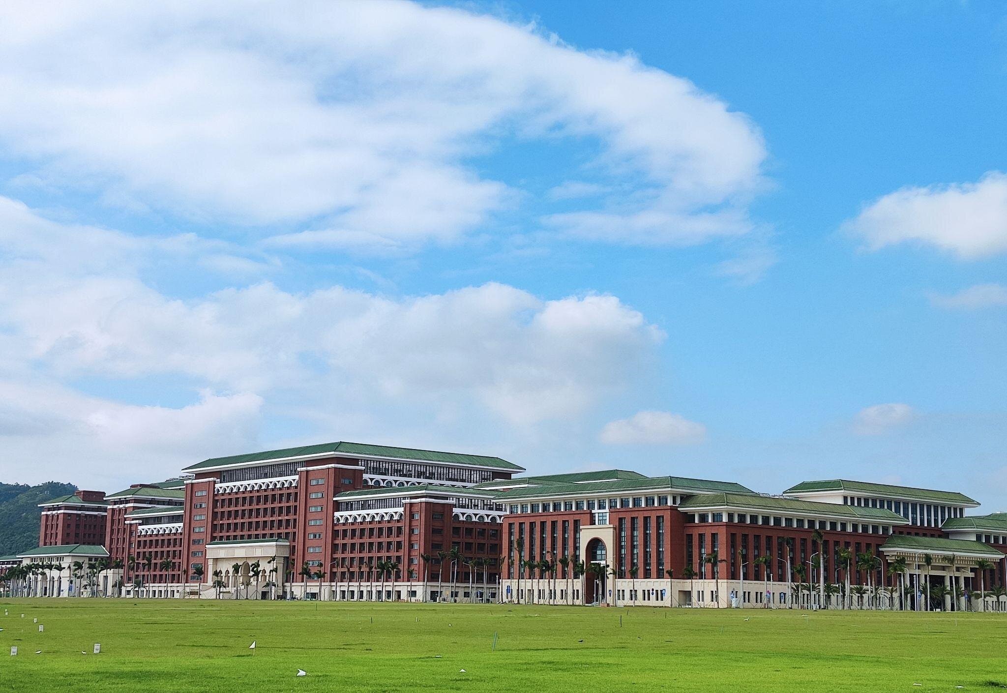 一台主机管理9个教室数百台终端，j9九游会云桌面带飞中山大学珠海校区云课堂